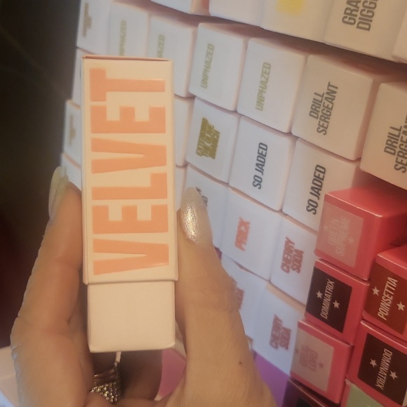 Jeffree Star 'Unicorn Blood' Velevt Trap Lipstick 💄 NIB - Picture 3 of 3